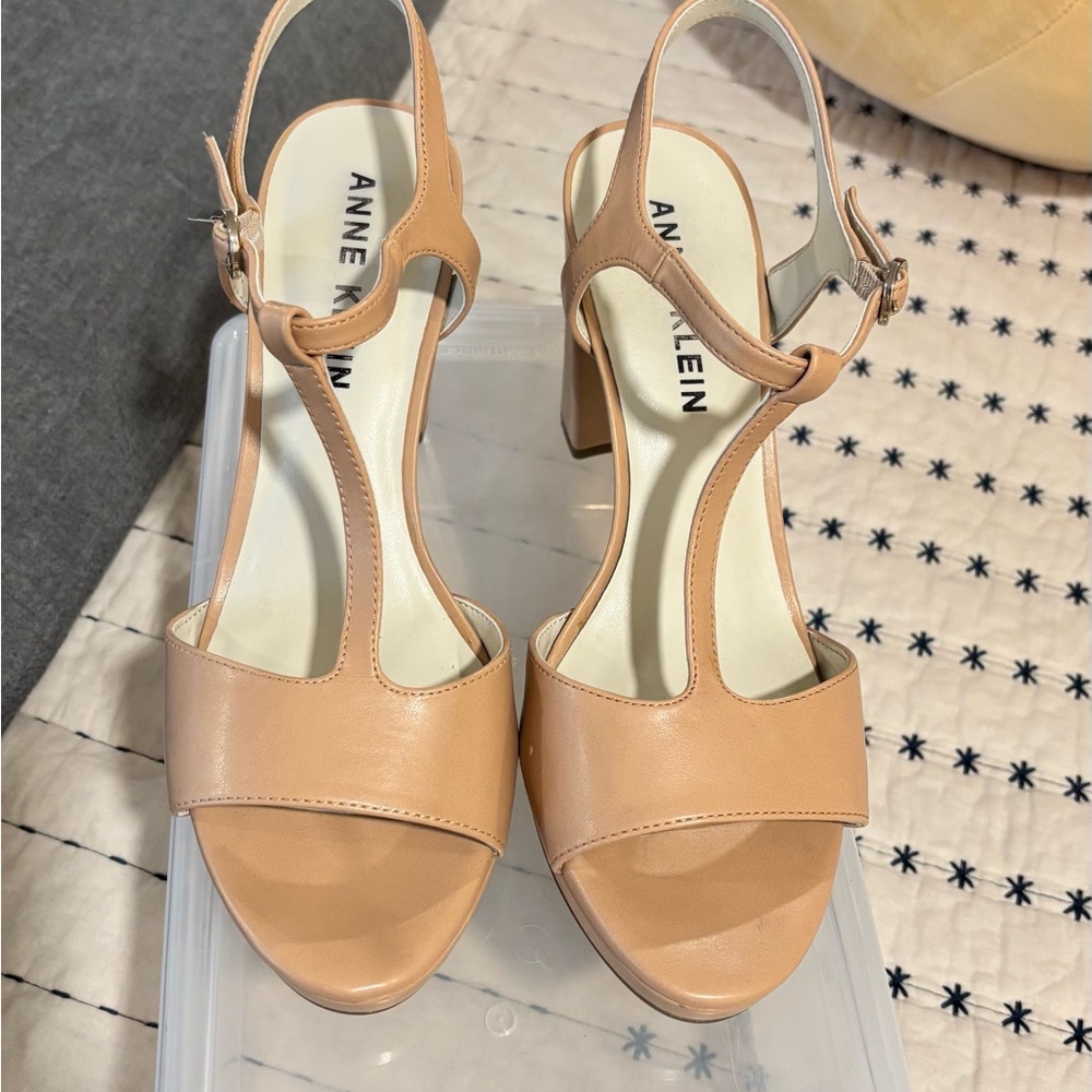 Anne Klein Women’s Akvita Nude T Strap Heels SZ 8 1/2